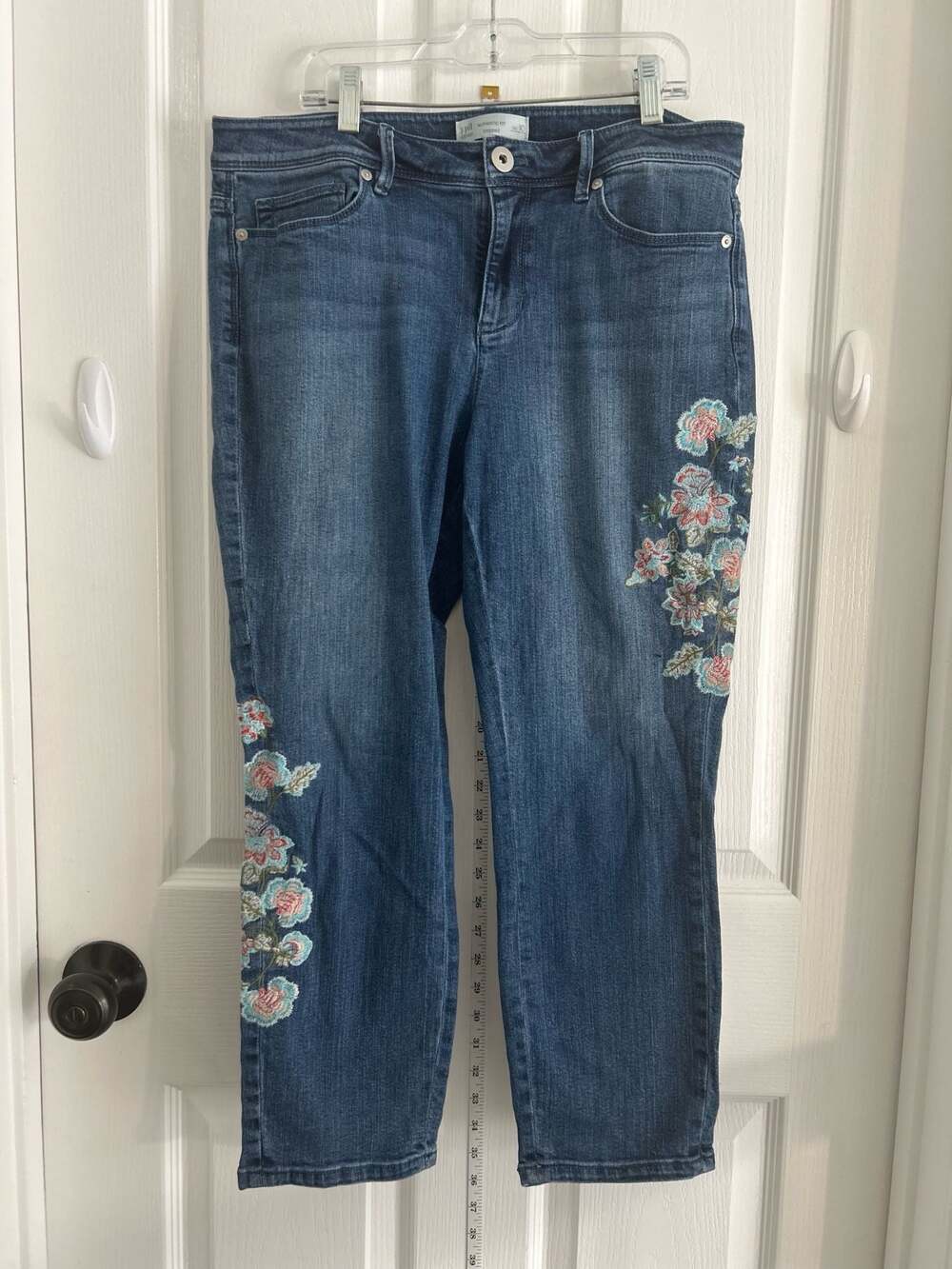 J.Jill Authentic Fit Cropped Jeans Size 10 Floral Embroidered